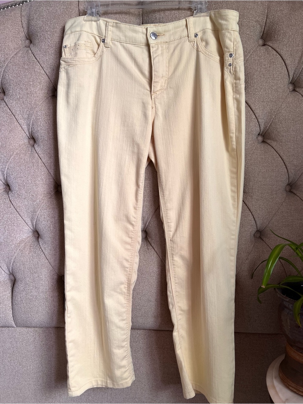 Chico’s So Lifting So Slimming pastel Yellow Rhinestone Jean Straight Leg size 1